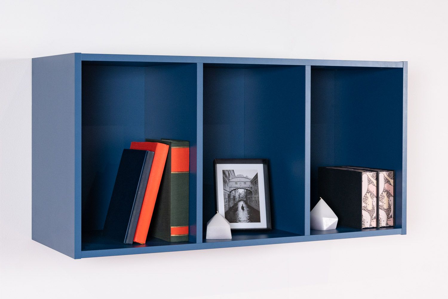Jugendzimmer - Regal Skalle 01, Farbe: Blau - Abmessungen: 94 x 47 x 35 cm (H x B x T)