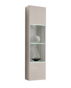 Hängevitrine | Push-to-open Funktion | 1 Glastür | Farbe: Kaschmir | 4 Fächer | Maße: 40 x 29 x 170 cm | inkl. LED-Beleuchtung