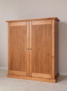 Kleiderschrank | aus massiv finnische Kiefer | Farbe: Eiche | Griffe: Altsilber | Maße: 147 x 129 x 54 cm | zwei Türen | robust | natürliche Maserung
