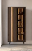 Vitrine | Farbe: Eiche Dunin | inkl. LED-Beleuchtung | Pus-to-open Funktion | 10 Fächer | 94 x 40 x 196 cm | Soft-Close Funktion | schlanke Metallbeine