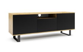 Moderner TV-Unterschrank / TV-Möbel Zapopan 100, Farbe: Eiche Artisan / Schwarz, Beine: Metall, drei Türen, ein Kabelloch, Maße: 56 x 150 x 40 cm, vier Fächer