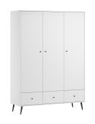 Babyzimmer Kleiderschrank | Farbe: Weiß | Kinderzimmer | Griffe & Beine: Schwarz | modern | 3 Türen | 3 Schubladen | Soft-Close | Maße: 133 x 50 x 185 cm