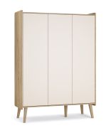 Babyzimmer Kleiderschrank | Farbe: Beige / Eiche Cremona | drei Türen | Maße: 133 x 51 x 185 cm | eine Kleiderstange | Push-to-open | Kinderzimmer