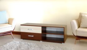 TV-Unterschrank Cikupa 14, Farbe: Nuss / Ulme - Abmessungen: 43 x 120 x 43 cm (H x B x T)