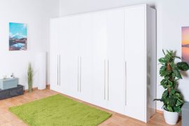 Drehtürenschrank / Kleiderschrank mit Rahmen Siumu 26, Farbe: Weiß / Weiß Hochglanz - 226 x 322 x 60 cm (H x B x T)