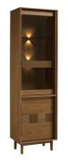 Vitrine mit Türanschlag links | 58 x 43 x 204 cm | Eiche Karamell | inkl. LED-Beleuchtung | Glasschrank | 1 Schublade | 2 Türen | 5 Fächer | gehärtetes Glas Antisol braun | Inginele 06