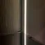 Vitrine mit Soft Close System und LED-Beleuchtung | in Creme | 2 Glastüren | 2 Glaseinlegeböden | 124 x 81 x 43 cm | Metallbeine