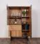 Vitrine Slatina 06, Farbe: Eiche / Schwarz, teilmassiv - Abmessungen: 146 x 91 x 45 cm (H x B x T)