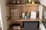Elegante Vitrine Safotu 03, Weiß Hochglanz / Walnuss, 122 x 95 x 41 cm, zweifarbig, Soft Close System der Türen, 3 geräumige Fächer mit viel Stauraum