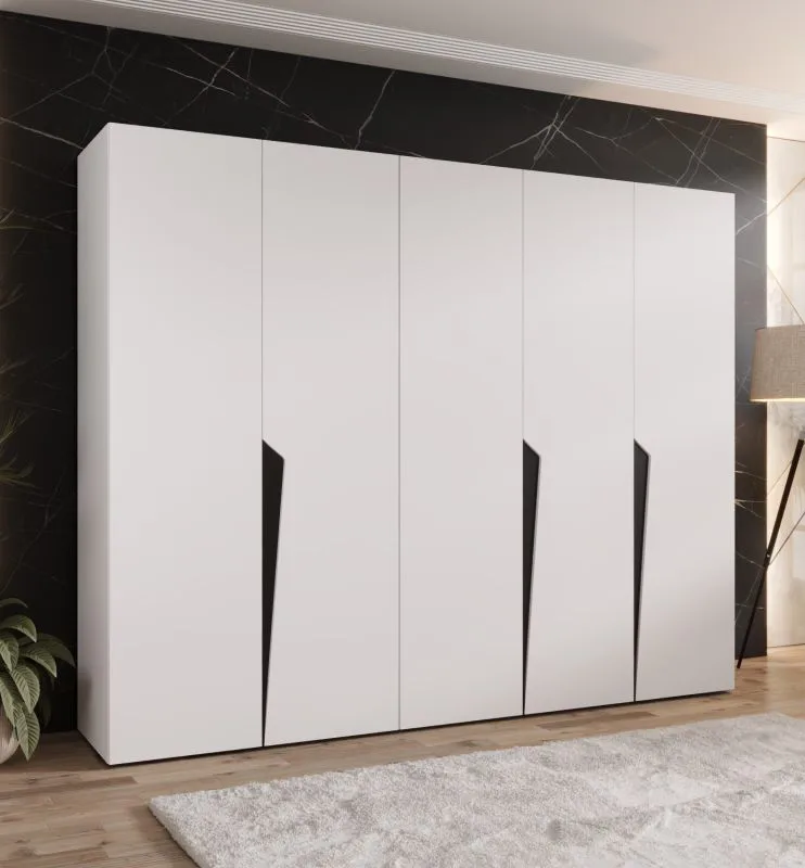 Kleiderschrank | Farbe: Weiß | 5-Türig | 3 Fächer | Griffe: Schwarz | 3 Kleiderstangen| Soft-Close-Funktion | Maße: 250 x 52 x 202 cm | ABS-Kanten