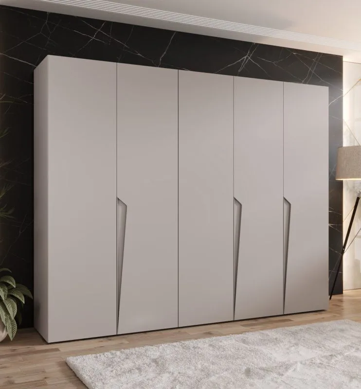 Kleiderschrank | Farbe: Kaschmir | 5-Türig | 3 Fächer | Griffe: Kaschmir | 3 Kleiderstangen| Soft-Close-Funktion | Maße: 250 x 52 x 202 cm | ABS-Kanten