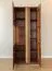 Breite Vitrine Sienne 03, Massivholz, in Tabacco geölt, Push-to-open Funktion, Maße: 205 x 84,5 x 37 cm, zwei Türen, inkl. LED-Beleuchtung, 11 Fächer