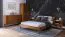 Schlafzimmer - Set J Engordany | 5-teilig | Farbe: Eiche Rustikal | Buche Vollholz massiv | lackiert | 2 Nachtkommode | 1 Doppelbett mit stabiler Kopfstütze | 1 Kommode | 1 Kleiderschrank