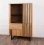 Vitrine Slatina 06, Farbe: Eiche / Schwarz, teilmassiv - Abmessungen: 146 x 91 x 45 cm (H x B x T)