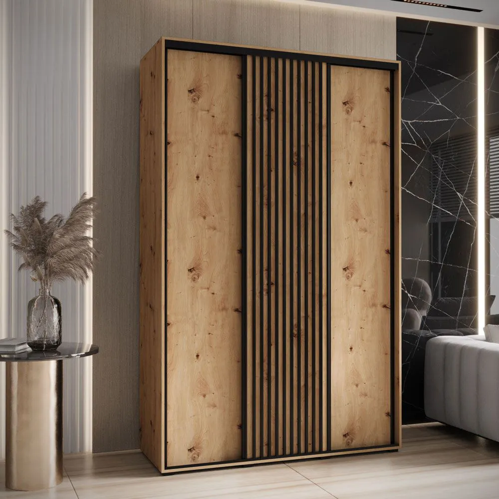 Eichenfarbener Schiebetürenschrank Mina, viel Stauraum, 235,2 x 160 x 60 cm, Anti Staubbürsten, Metallgriffe in Schwarz, Vorderseite aus Laminatplatten