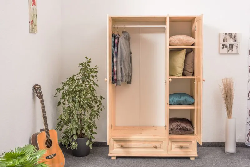 Kleiderschrank | 3 Drehtüren | 2 Schubladen | 4 Fächer | mit Kleiderstange | 133 cm breit | Massivholz | Farbe: Natur Abbildung
