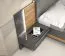 Nachtkommode Vaitele 16, Farbe: Anthrazit Hochglanz / Walnuss - 92 x 56 x 41 cm (H x B x T)