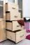 Kleiderschrank | 5 Drehtüren | 4 Schubladen | 12 Fächer | 121 cm breit | Massivholz | Farbe: Natur Abbildung