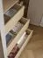 Falttür / Kleiderschrank | Farbe: Eiche | 2 Türen | Griffe: Schwarz | inkl. LED-Beleuchtung mit Bewegungssenor | 140 x 60 x 240 cm | 8 Fächer