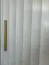 Eleganter Kleiderschrank mit fünf Fächern Balmenhorn 50, Farbe: Weiß matt / Schwarz matt - Abmessungen: 200 x 100 x 62 cm (H x B x T), mit zwei Kleiderstangen