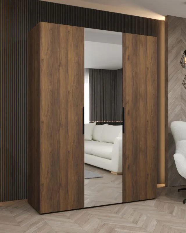 Kleiderschrank mit drei Türen | Farbe: Walnuss | eine Spiegeltür | Soft-Close-Funktion | 1,5 Meter breit | Griffe: Schwarz | zwei Kleiderstangen | zwei Fächer