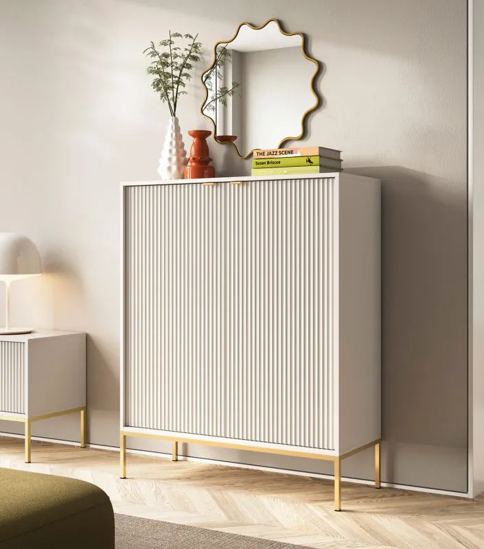 Highboard / Kommode mit zwei Türen Worthing 76, Farbe: Kaschmir, sechs Fächer, 1 Meter breit, Beine und Griffe: Gold, ABS-Kantenschutz, für Wohnzimmer