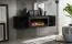 Außergewöhnliche Hängevitrine und Kommode mit Kamin Hompland 128, Farbe: Schwarz - Abmessungen: 150 x 160 x 40 cm (H x B x T), mit LED-Beleuchtung