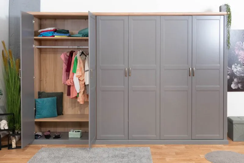 346 cm breiter Kleiderschrank mit 6 Türen | Farbe: Grau Abbildung