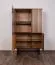 Vitrine Slatina 06, Farbe: Eiche / Schwarz, teilmassiv - Abmessungen: 146 x 91 x 45 cm (H x B x T)